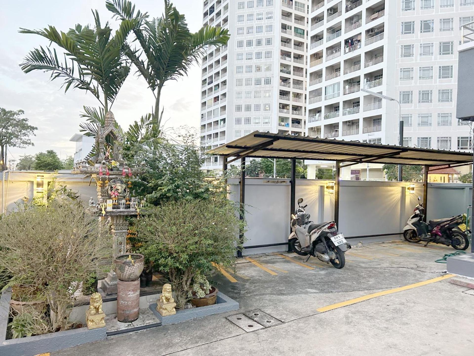Goody Hotel Bangkok Exterior photo